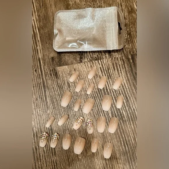 NEW KISS & CLAWS Press-On Nails (Long Voguish, Extra Long, Nude) - 8 Packs - Picture 6 of 8